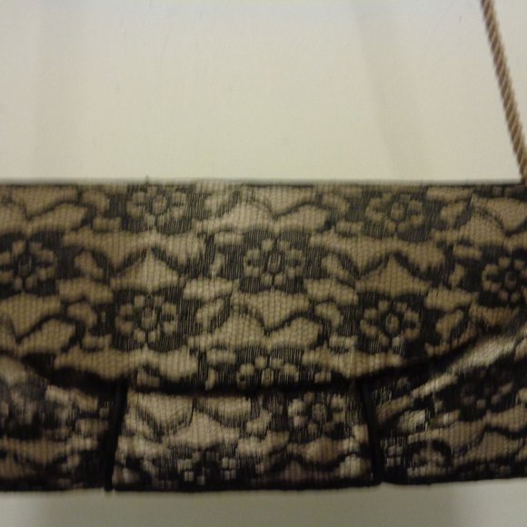RETRO STYLE GREY & BLACK LACEY ENVELOPE PURSE - Picture 2 of 6
